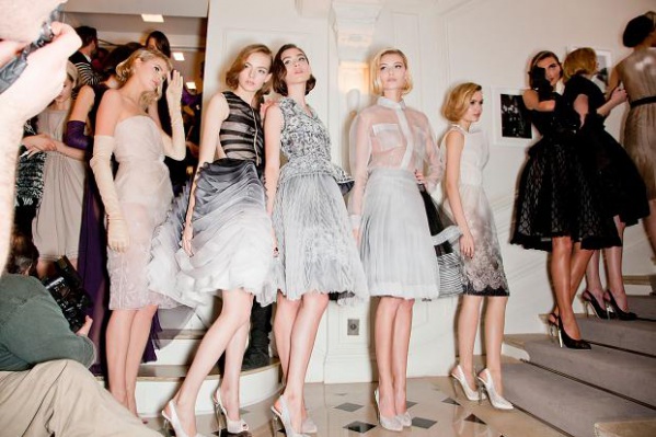 christian-dior-backstage-haute-couture-sprg-2012-pfw112.jpg
